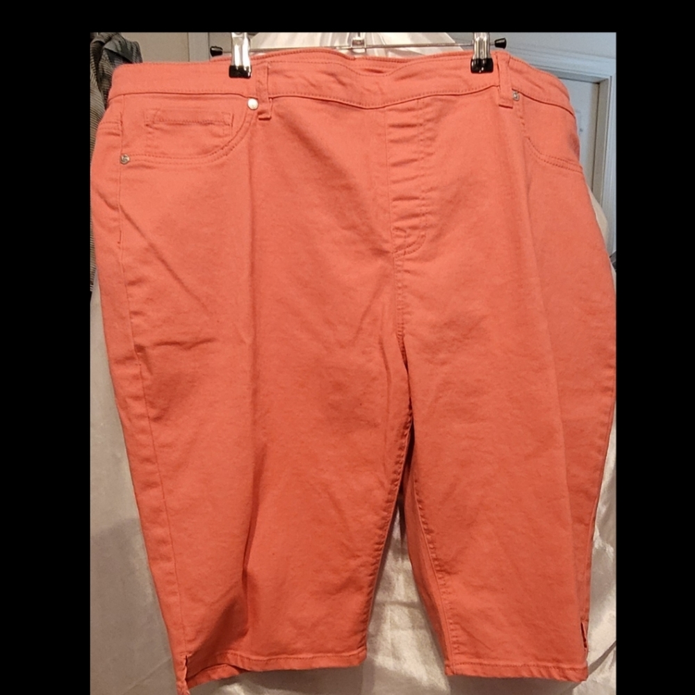DG2 Bermuda pull-on shorts